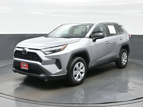 Used 2024 Toyota RAV4 LE AWD/4WD image 2