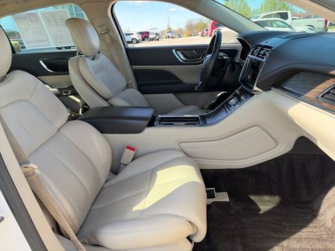 Used 2017 Lincoln Continental Premiere FWD image 12