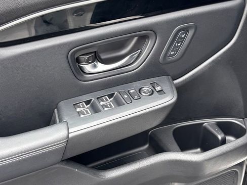Used 2023 Honda Pilot Touring image 11