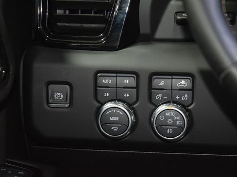 Used 2024 GMC Sierra 2500 AT4 w/ AT4 Premium Plus Package AWD/4WD image 36