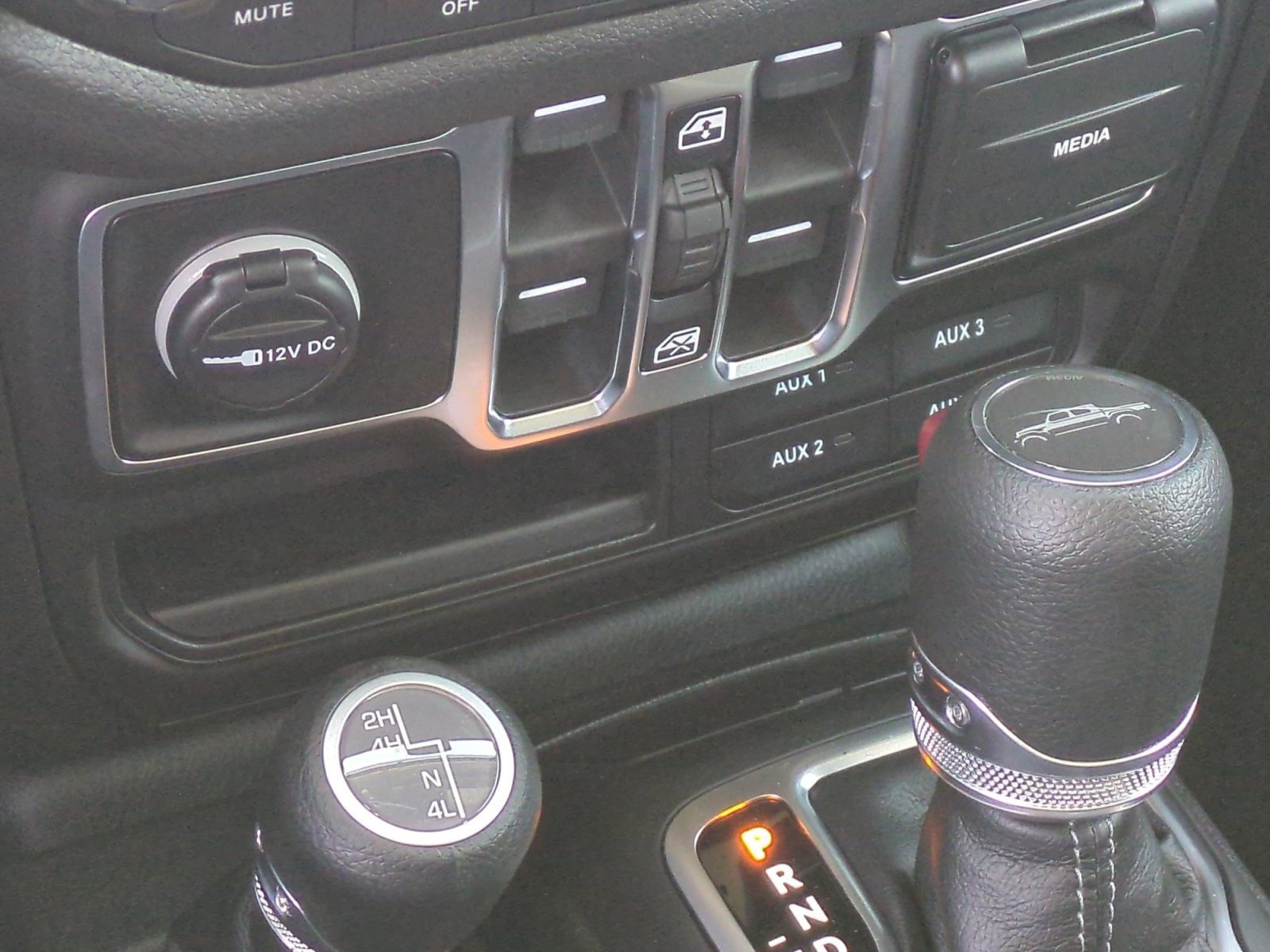 New 2026 Jeep Gladiator Sport AWD/4WD image 30