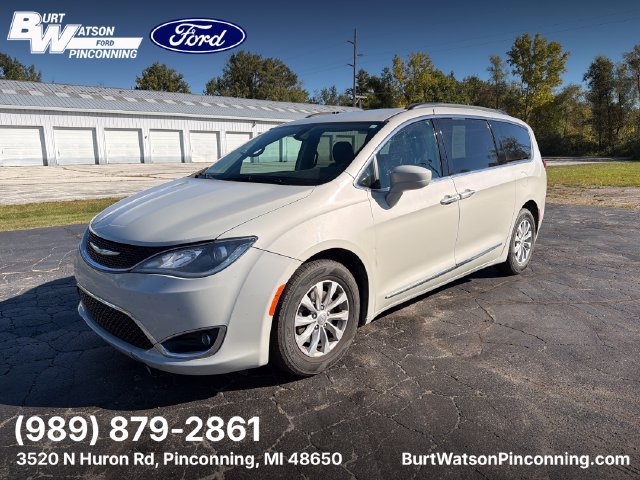 Used 2017 Chrysler Pacifica Touring-L FWD image 1