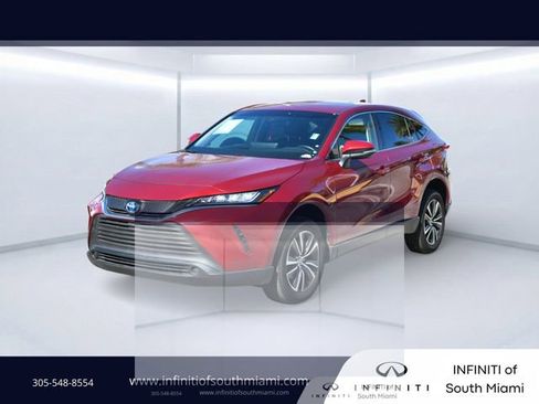 Used 2022 Toyota Venza LE image 1