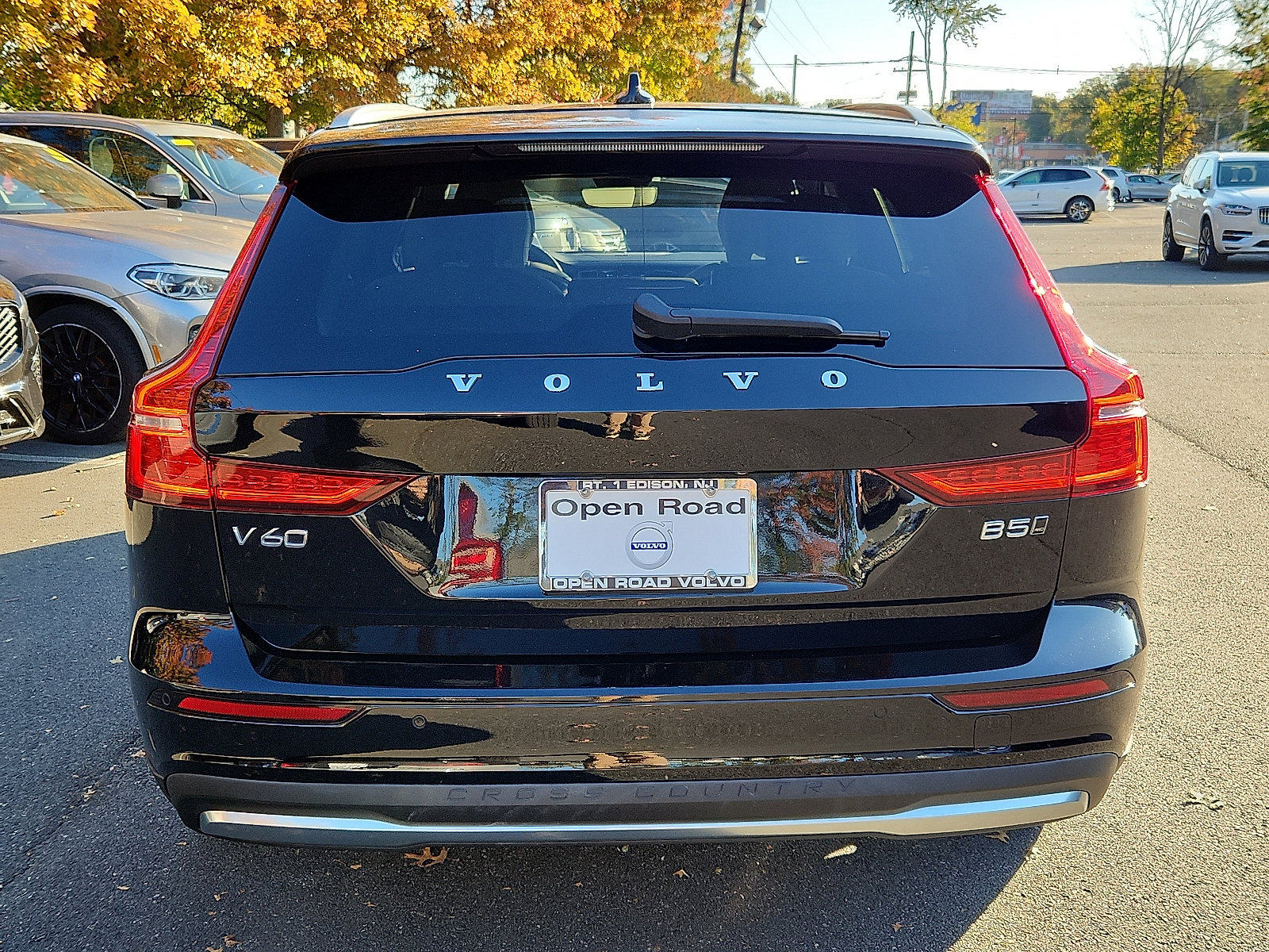 Used 2025 Volvo V60 B5 Cross Country Ultra AWD/4WD image 5
