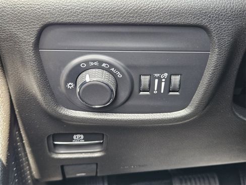 New 2025 Jeep Grand Cherokee Altitude image 21