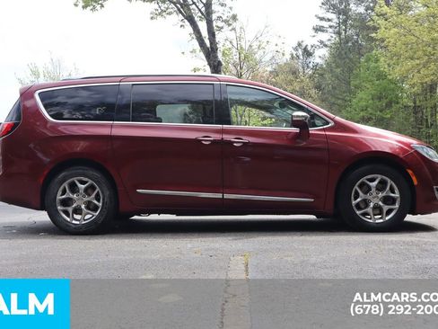 Used 2018 Chrysler Pacifica Limited FWD image 6