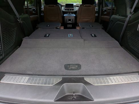 Used 2021 Chevrolet Tahoe High Country w/ Premium Package image 43