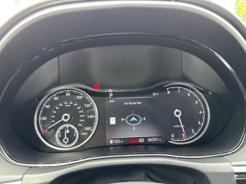 Used 2024 Genesis GV70 2.5T AWD/4WD image 29