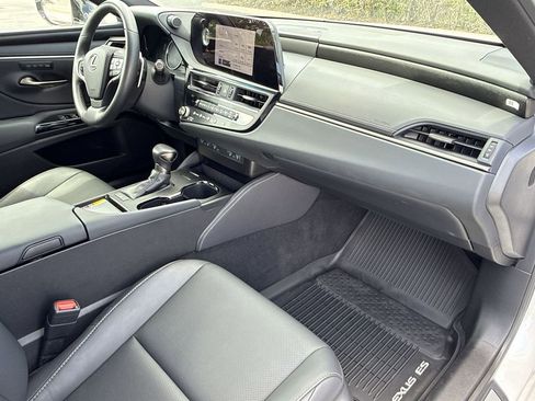 Certified 2025 Lexus ES 350 w/ Premium Package image 15