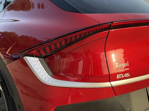 Certified 2025 Kia EV6 Light w/ Light LR Technology Package AWD/4WD image 11