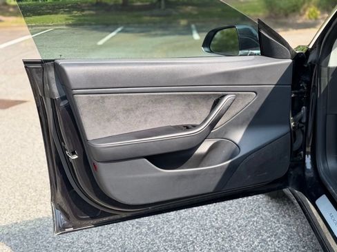 Used 2018 Tesla Model 3 Long Range RWD image 9