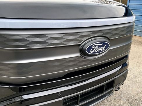 Used 2025 Ford F150 Lightning Lariat image 33