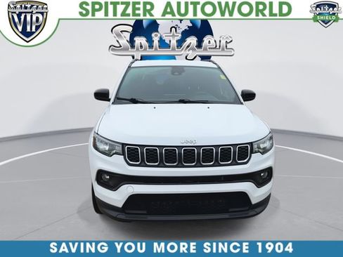 Used 2024 Jeep Compass Latitude image 3