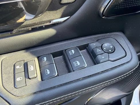 Used 2025 RAM 1500 Limited AWD/4WD image 31