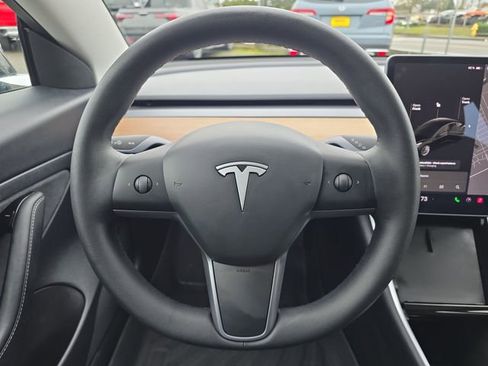 Used 2020 Tesla Model 3 Standard Range image 18