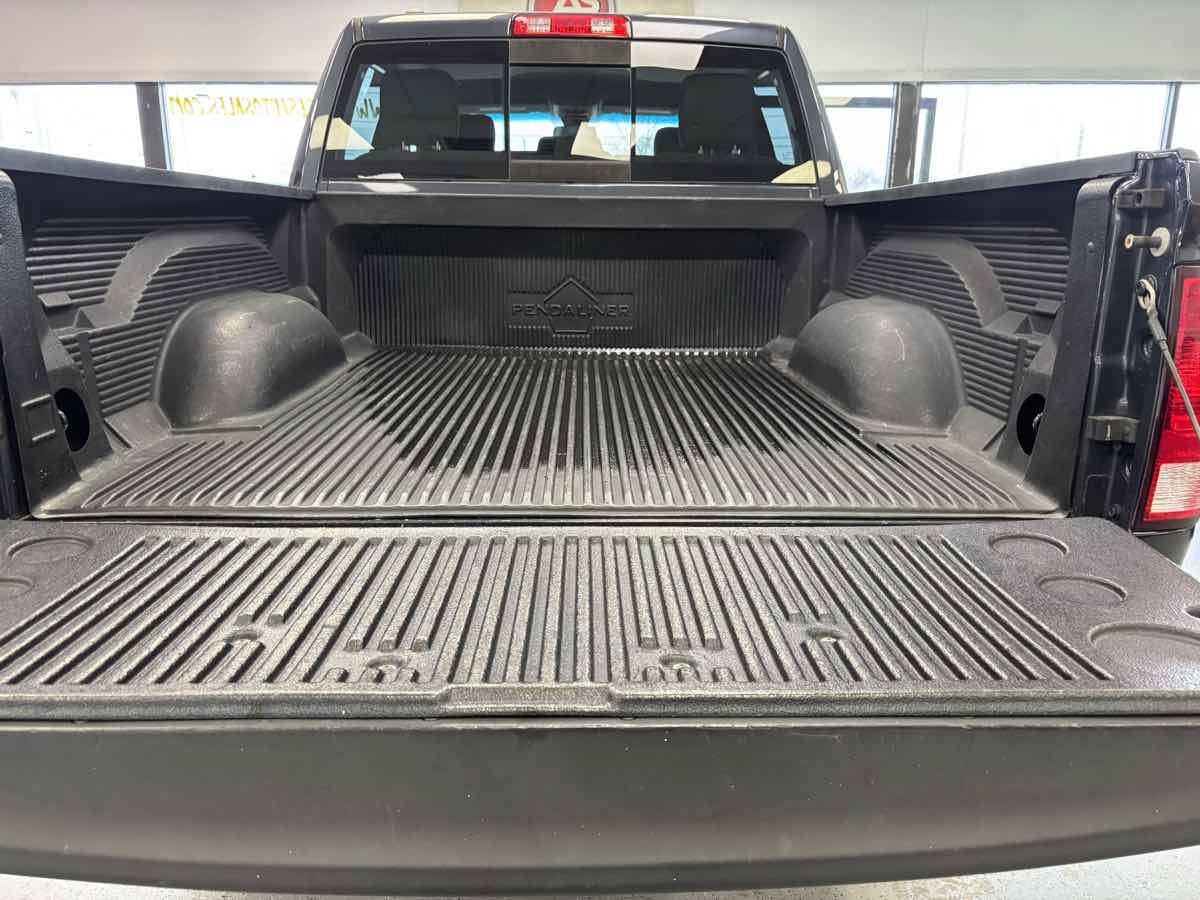 Used 2018 RAM 1500 Classic SLT AWD/4WD image 13