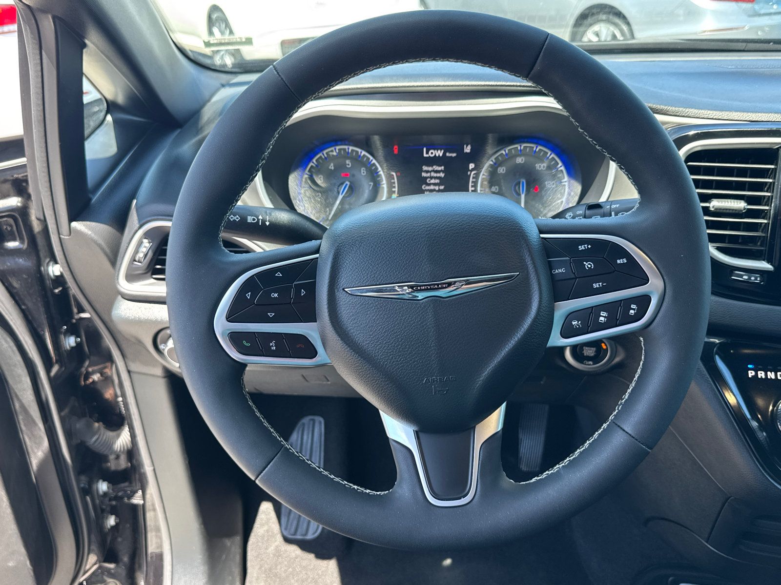 Used 2025 Chrysler Pacifica Select FWD image 15