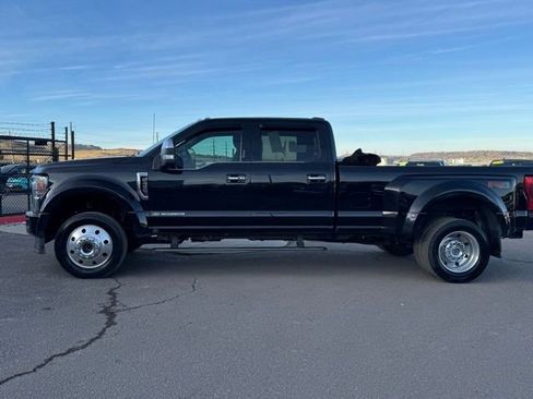 Certified 2022 Ford F450 Platinum w/ FX4 Off-Road Package image 2