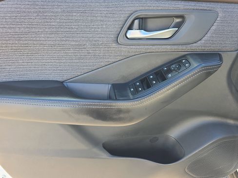 Used 2021 Nissan Rogue SV image 21