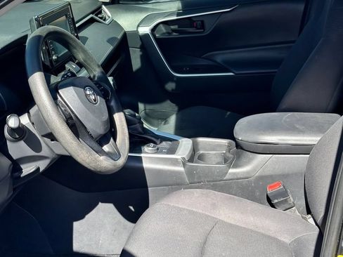 Used 2019 Toyota RAV4 LE w/ Carpet Mat Package AWD/4WD image 3