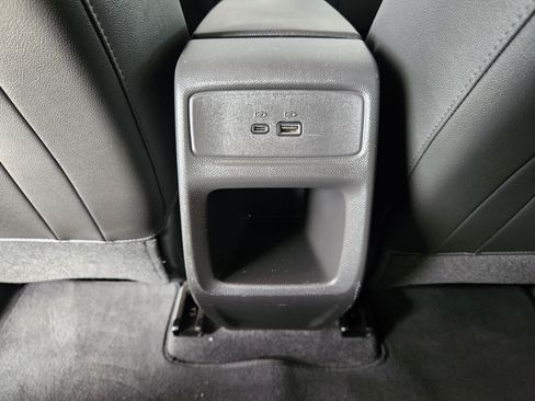 Certified 2025 Chevrolet Trax LT FWD image 32