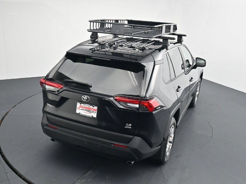Used 2023 Toyota RAV4 LE AWD/4WD image 29