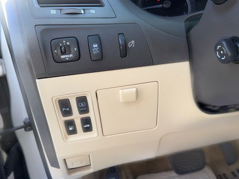 Used 2011 Lexus ES 350 w/ Preferred Accessory Package FWD image 13