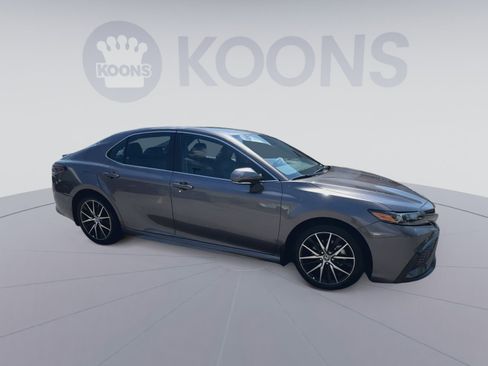 Used 2023 Toyota Camry SE w/ Cold Weather Package AWD/4WD image 2