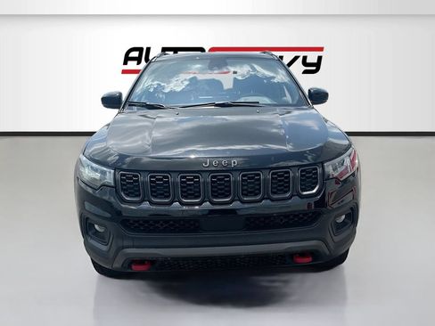 Used 2025 Jeep Compass Trailhawk AWD/4WD image 2