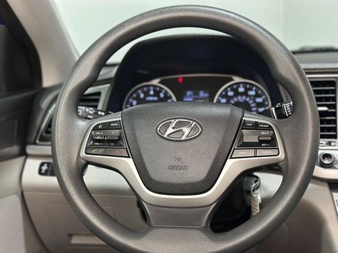 Used 2017 Hyundai Elantra SE FWD image 14