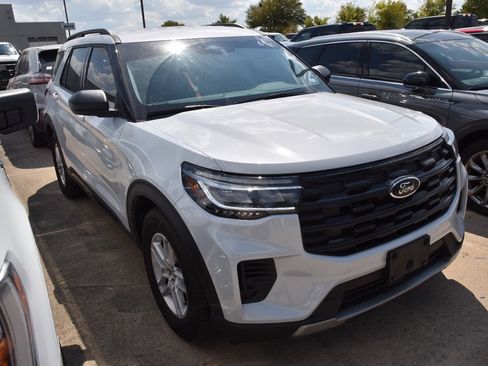 Used 2026 Ford Explorer Active RWD image 4