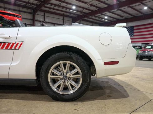 Used 2005 Ford Mustang Premium image 5