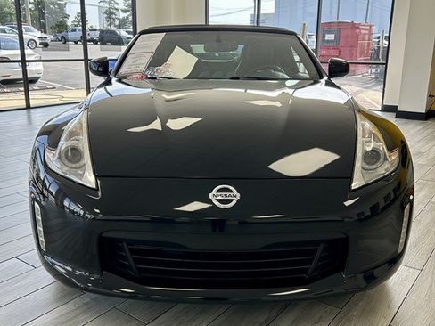 Used 2014 Nissan 370Z Touring w/ Navigation Package RWD image 2