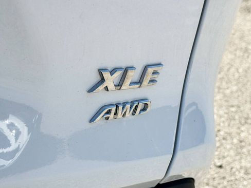 Used 2021 Toyota RAV4 XLE w/ Convenience Package AWD/4WD image 15