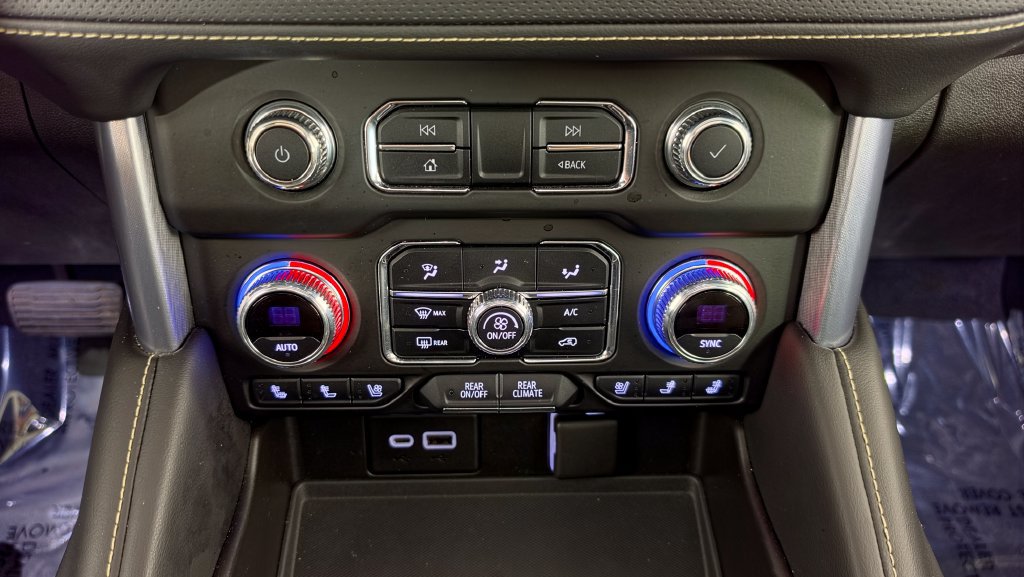 Used 2021 GMC Yukon SLT w/ SLT Luxury Plus Package AWD/4WD image 45