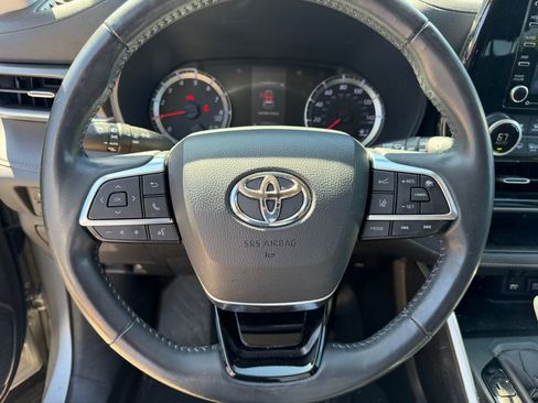 Used 2020 Toyota Highlander LE image 24