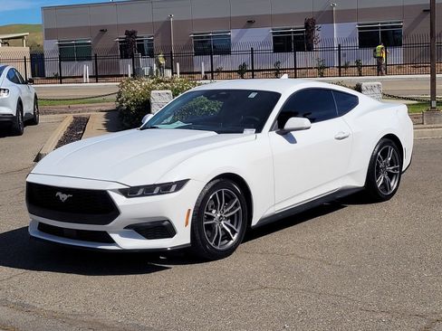 Used 2024 Ford Mustang Coupe RWD image 8