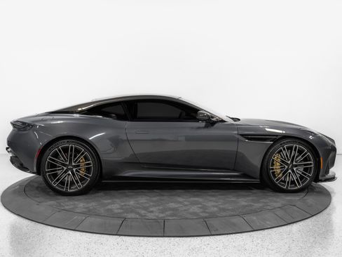 Used 2024 Aston Martin DB12 Coupe RWD image 10