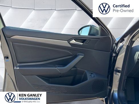 Used 2023 Volkswagen Jetta SE FWD image 25