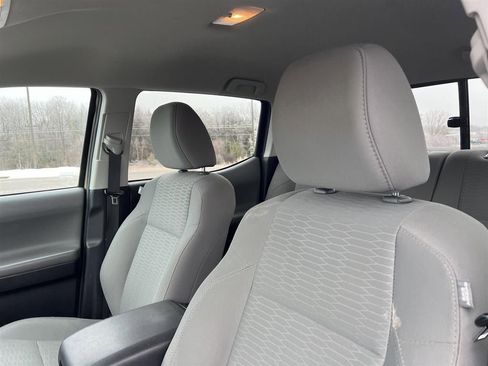 Used 2016 Toyota Tacoma SR5 w/ SR5 Appearance Package (SN) image 2