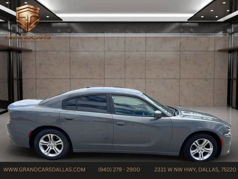 Used 2018 Dodge Charger SXT image 4