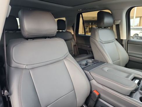 New 2025 Ford Expedition Active image 14