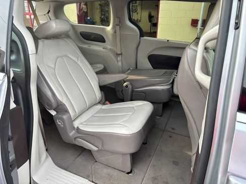 Used 2020 Chrysler Voyager Lxi FWD image 18