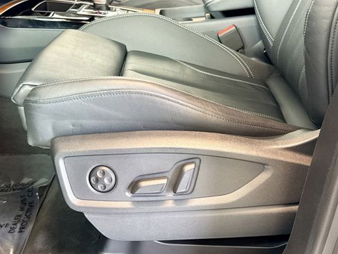 Used 2024 Audi Q5 e Premium w/ Convenience Package image 18