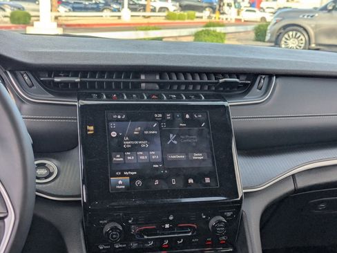 Used 2023 Jeep Grand Cherokee L Altitude image 20