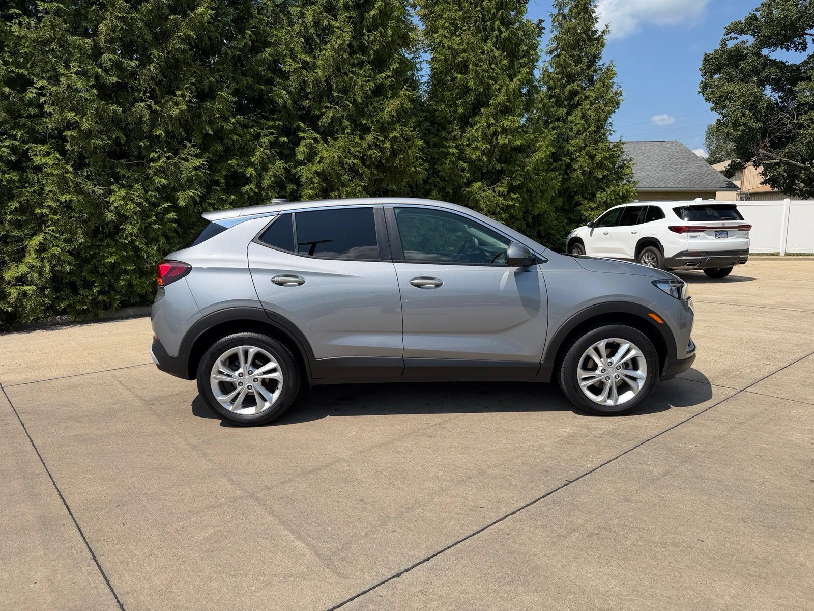 Used 2023 Buick Encore GX Preferred w/ Cold Weather Comfort Package AWD/4WD image 31