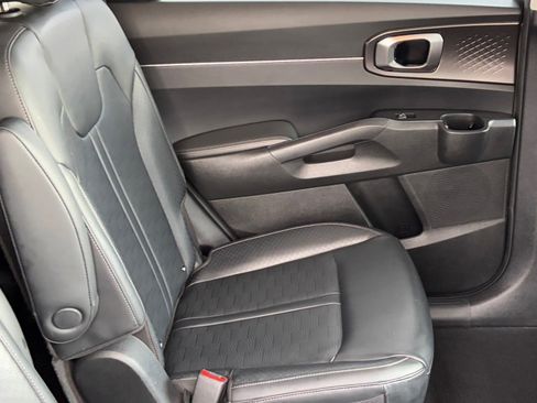 Used 2025 Kia Sorento EX image 11
