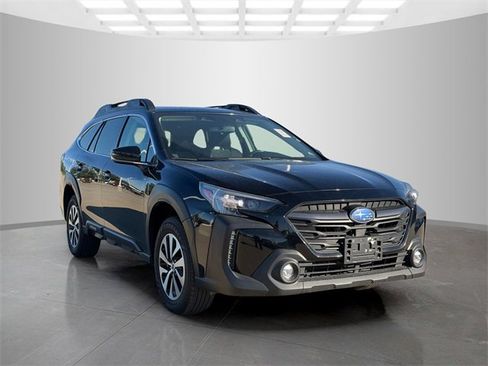 Used 2023 Subaru Outback Premium image 2
