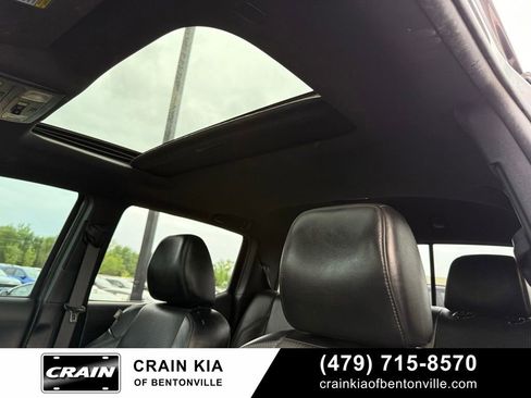 Used 2022 Toyota Tacoma TRD Off-Road w/ TRD Premium Off Road Package AWD/4WD image 4