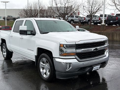 Used 2018 Chevrolet Silverado 1500 LT w/ LT Eassist Package image 3